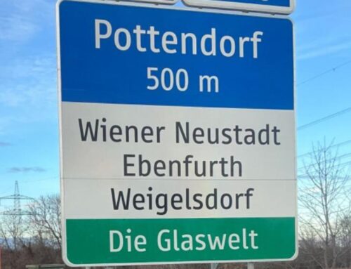 Ein Herzensmoment – Die Glaswelt jetzt auf dem Autobahnschild